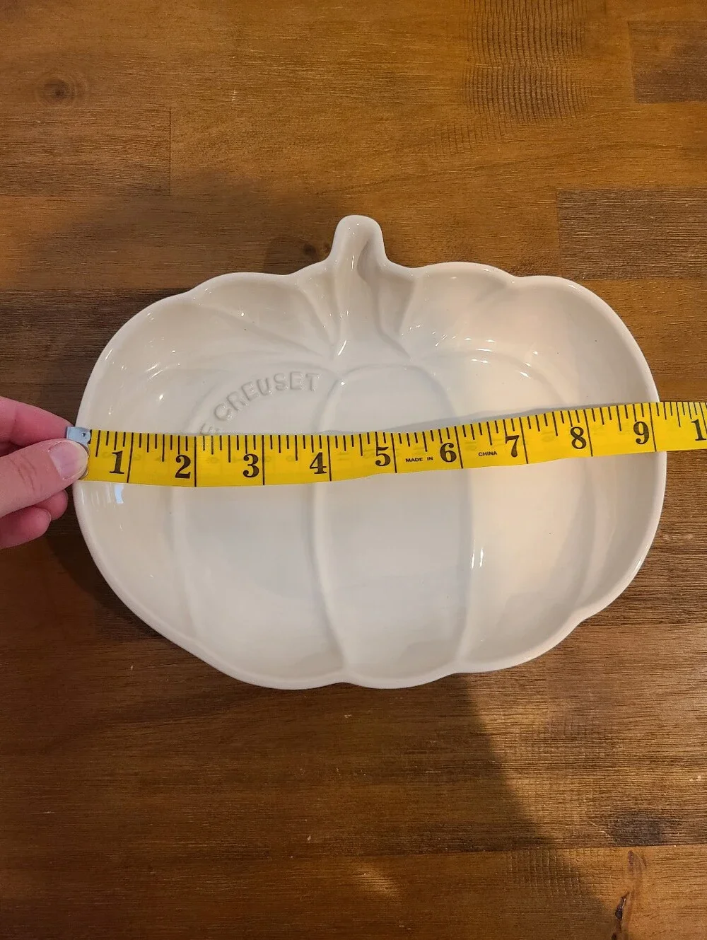 Le Creuset Meringue Medium Pumpkin Stoneware Dish - Picture 4 of 5